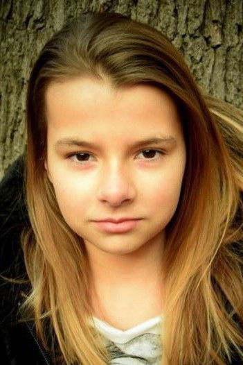 Elisabeth Bellé backdrop