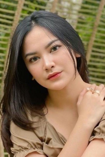 Mahalini Raharja backdrop