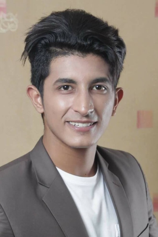 Rash Flores backdrop