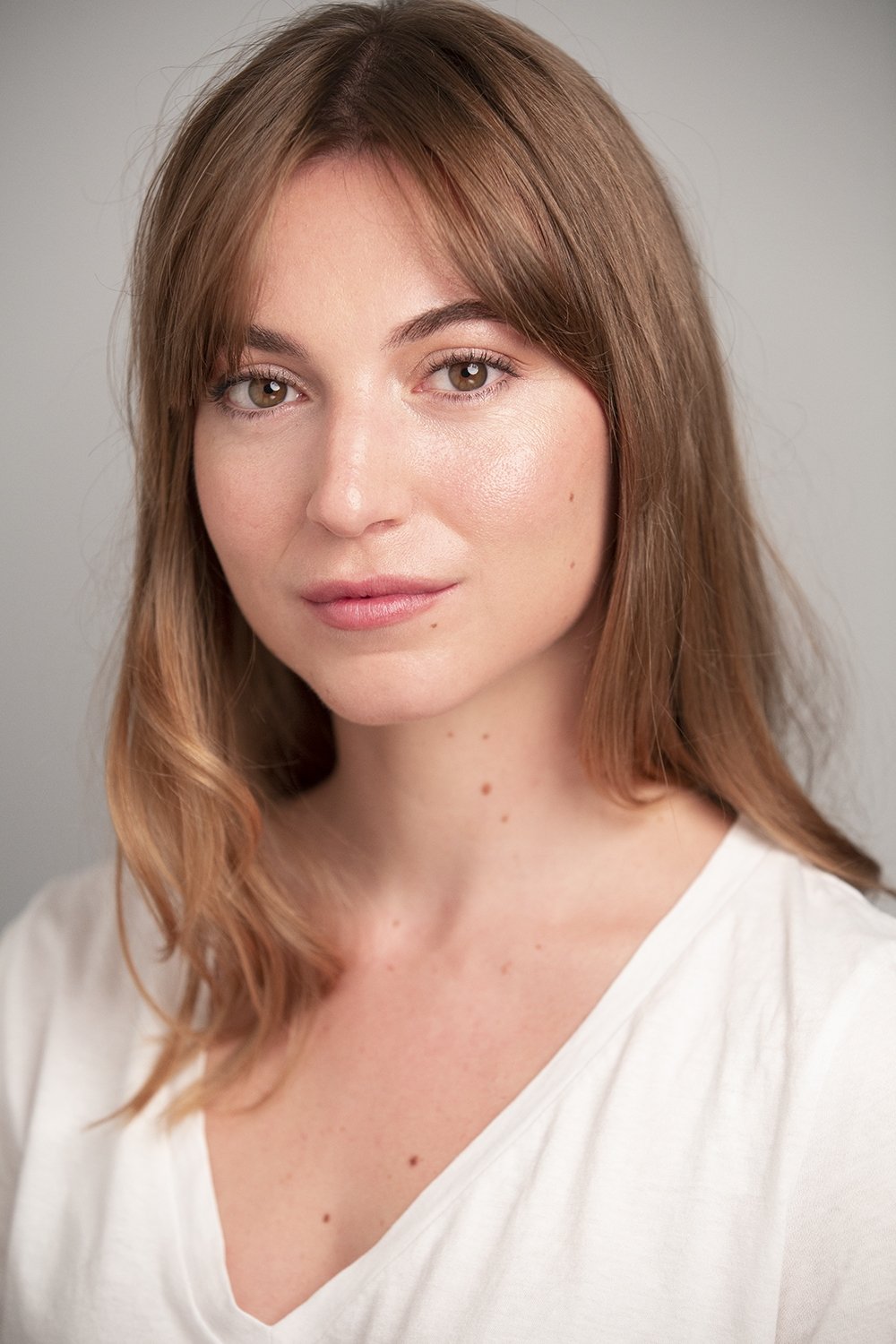 Ania Hernández backdrop