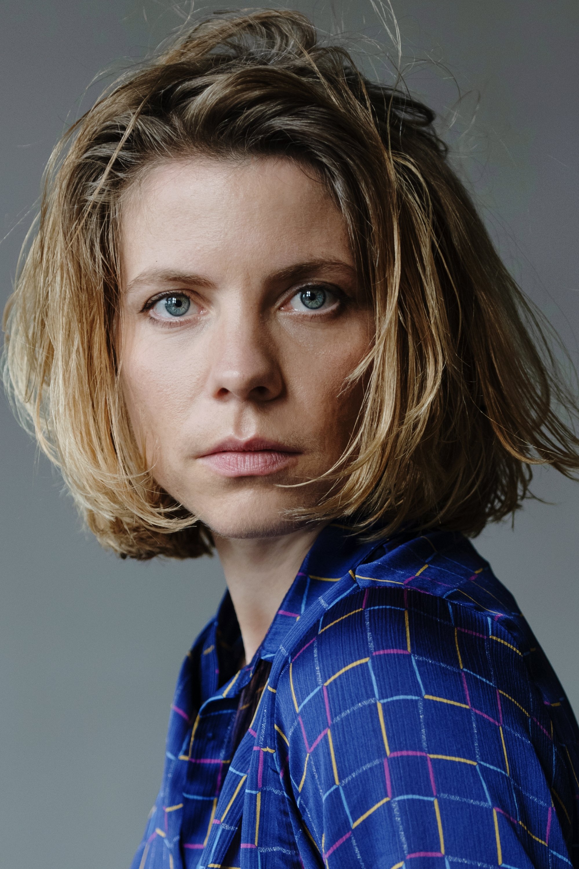 Thea Rasche backdrop