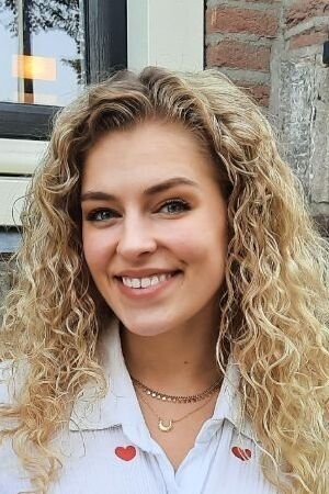 Julia Boschman backdrop