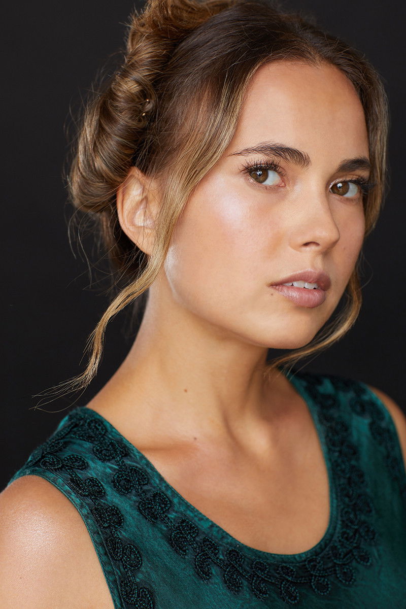 Kate Surinskaya backdrop