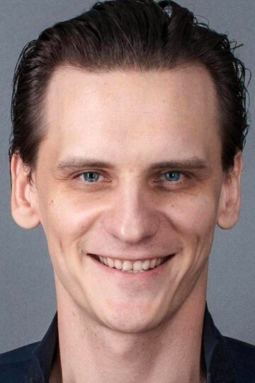 Aleksandr Obmanov backdrop