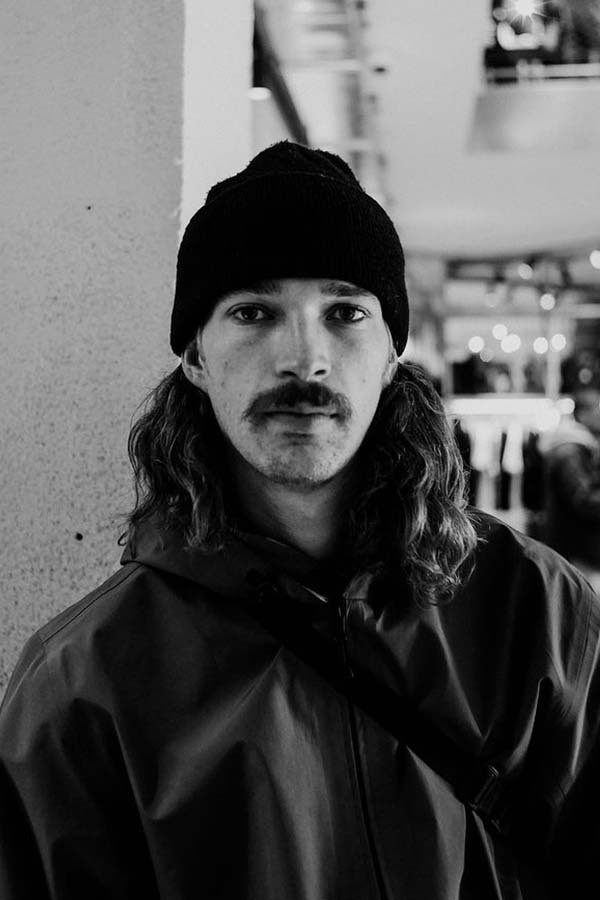 Etienne Châtelain backdrop