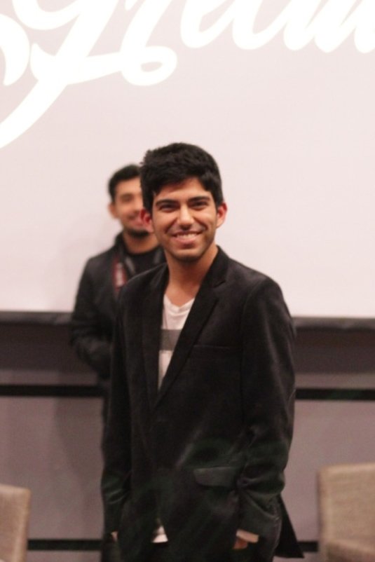 Roberto Bermeo backdrop