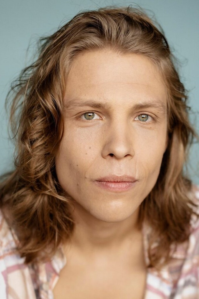 Aleksander Kaleta backdrop