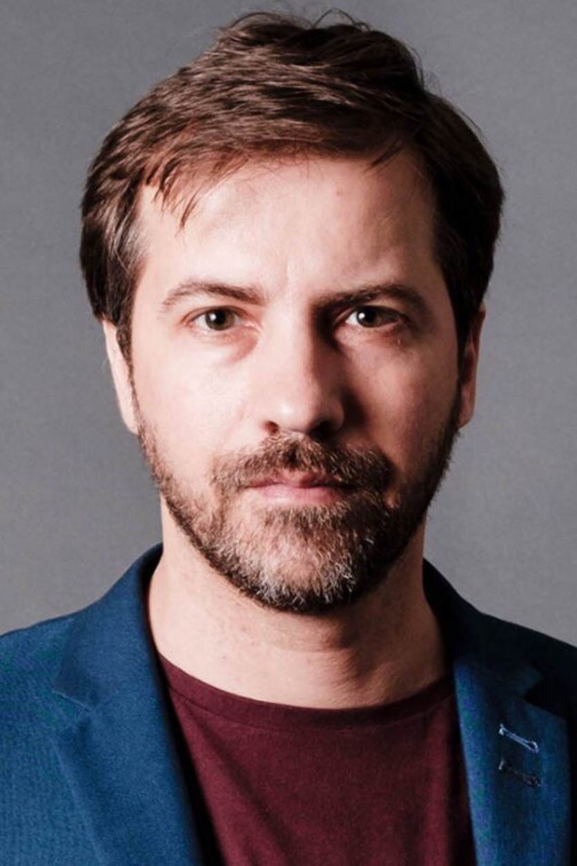 Pedro Oliveira backdrop