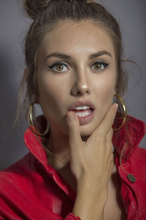 Simona Di Bella backdrop