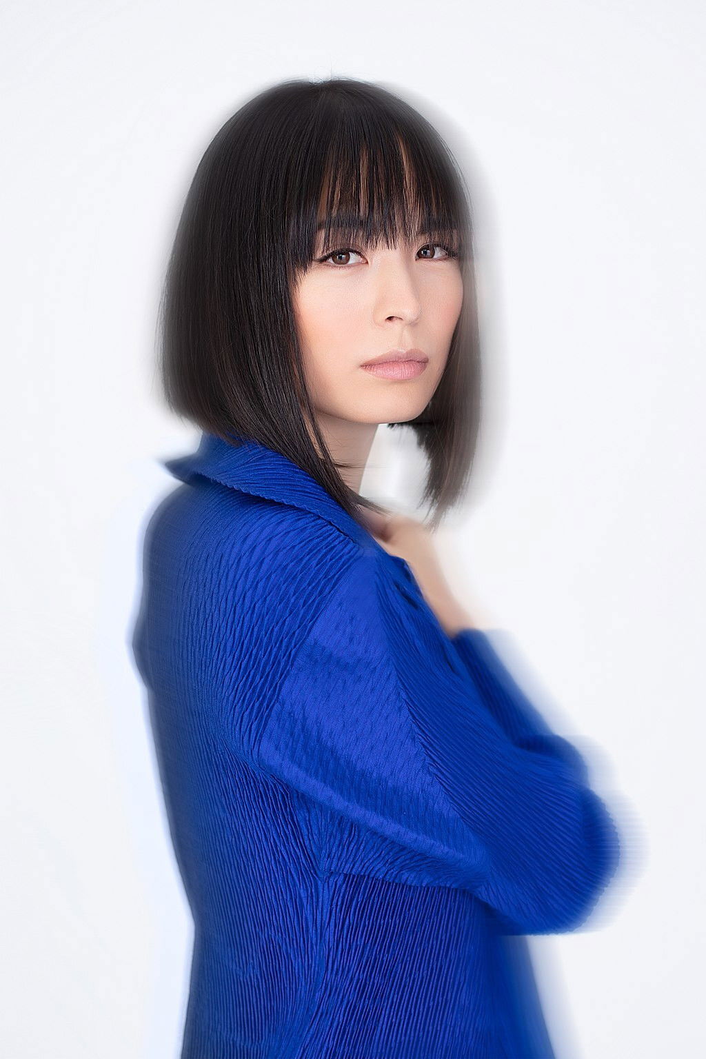 Alice Sara Ott backdrop