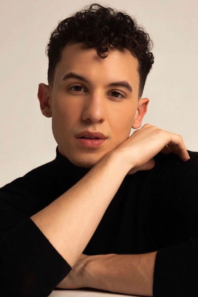 Eduardo Camilo backdrop