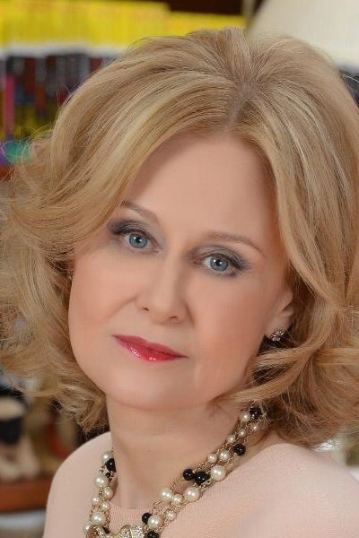 Darya Dontsova backdrop