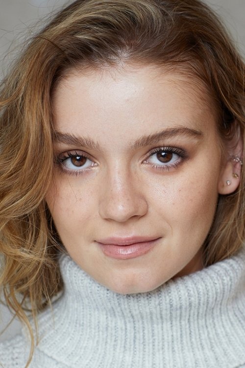 Bella DeLong backdrop