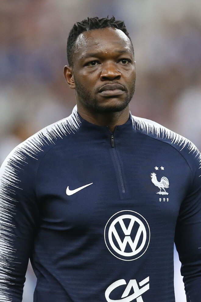 Steve Mandanda backdrop