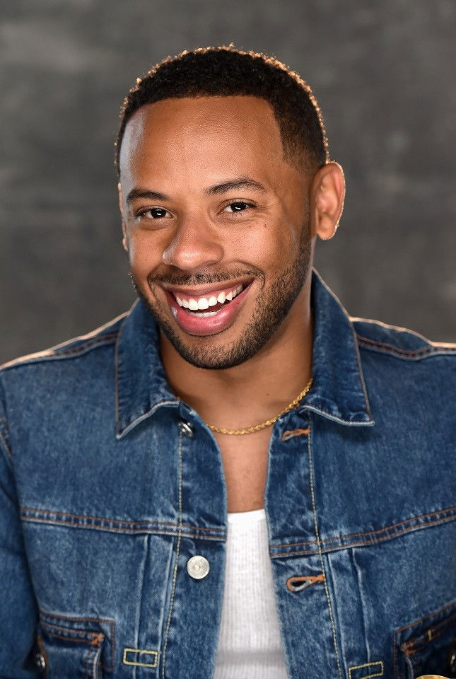 Brandon Lee W. → Brandoni Li W backdrop