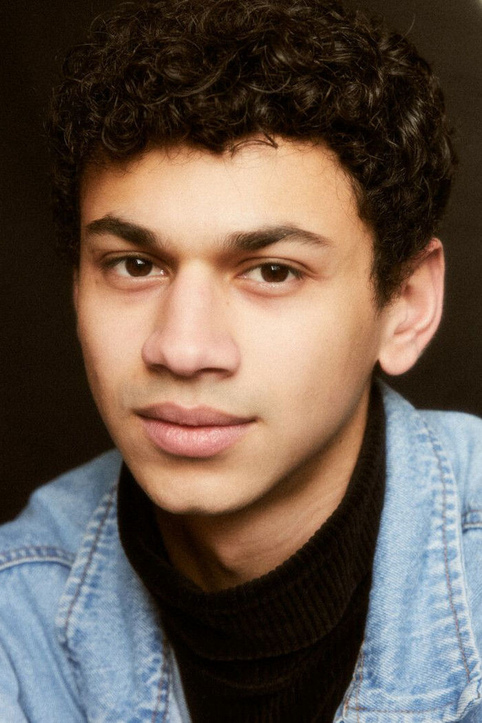 Lucas Ivoula backdrop