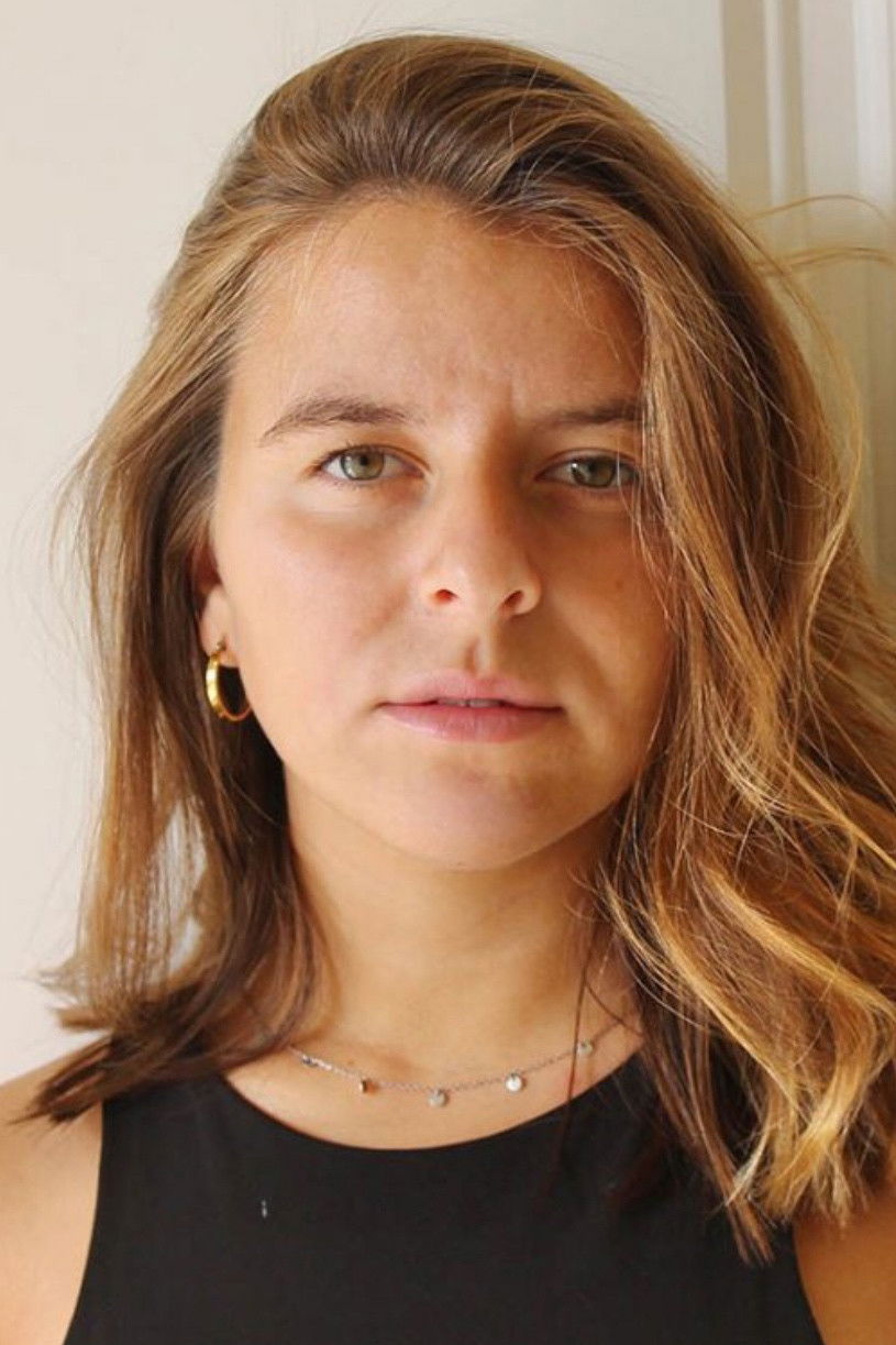 Carolina Ferrão backdrop