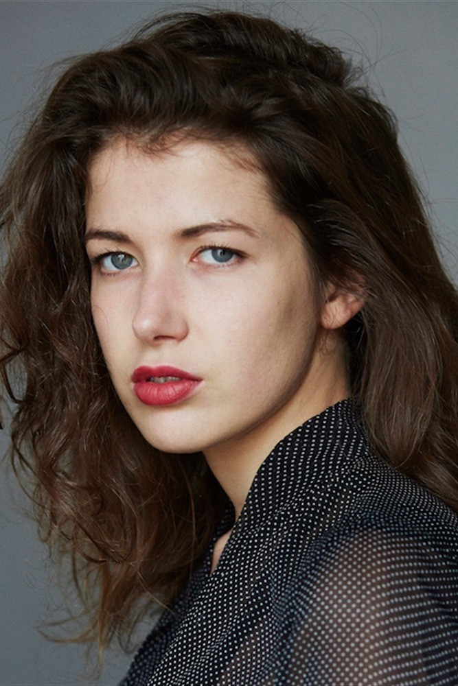 Bérénice Coudy backdrop