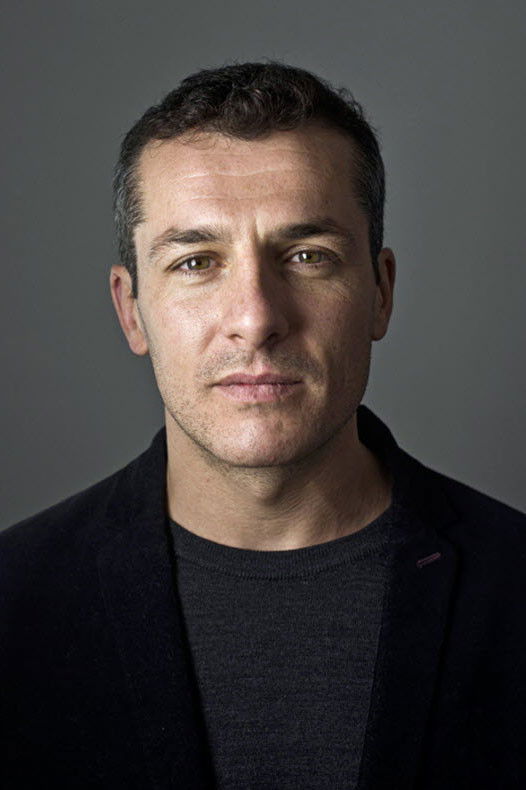 Cédric Gras backdrop