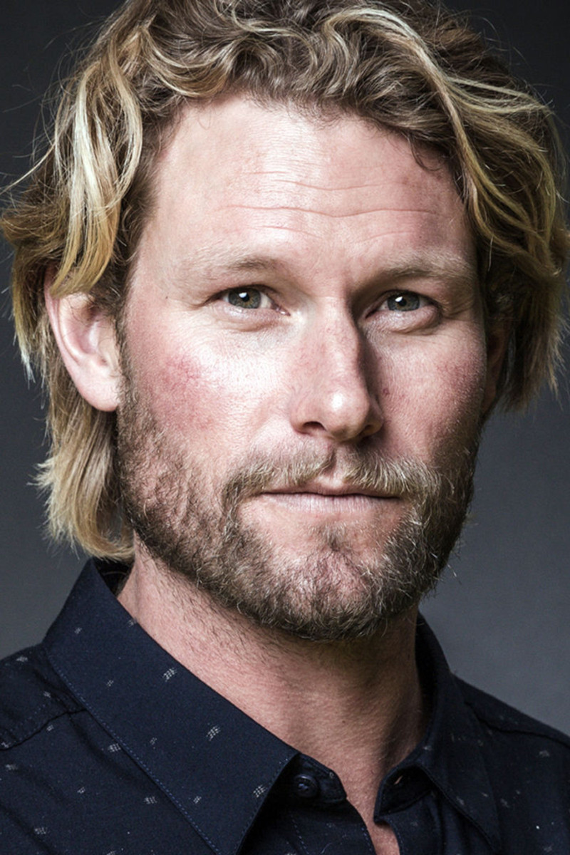 Riley Elliott backdrop