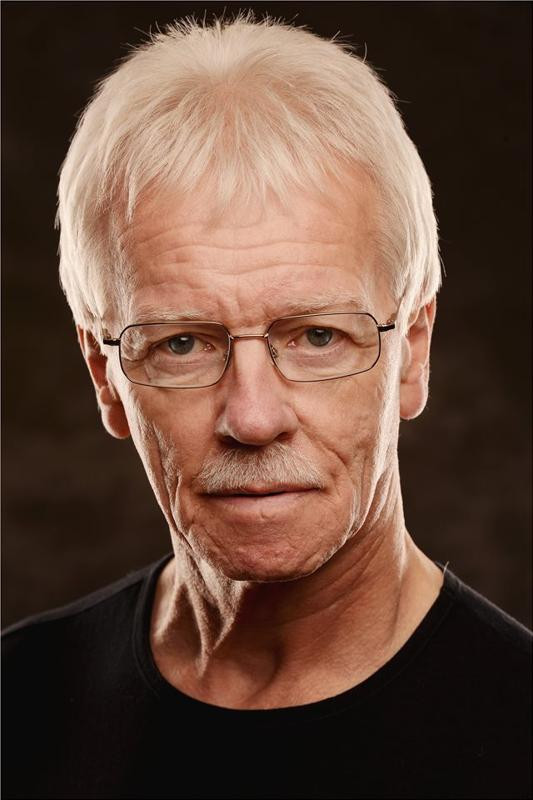 Patrick Carney Junior backdrop