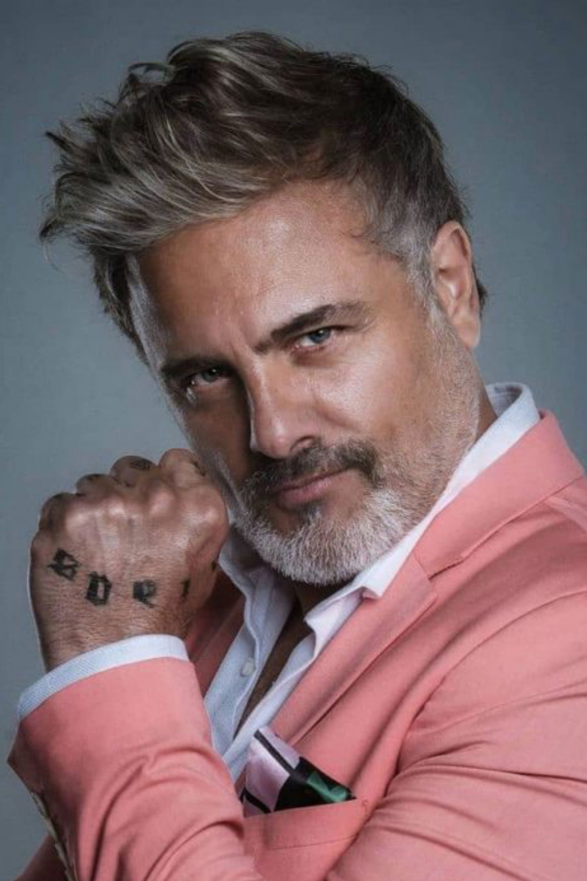 Marcelo Dos Santos backdrop