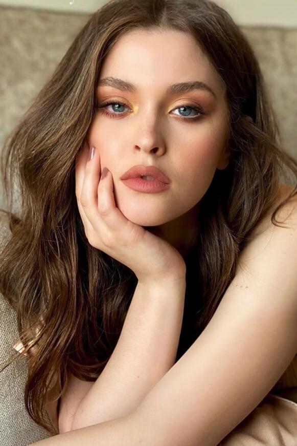 Minerva Casero backdrop