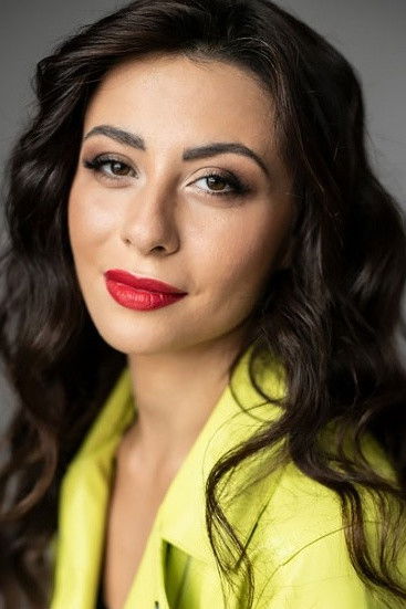 Dominika Sakowicz backdrop