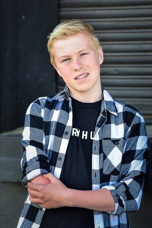 Knoks Gjibson backdrop