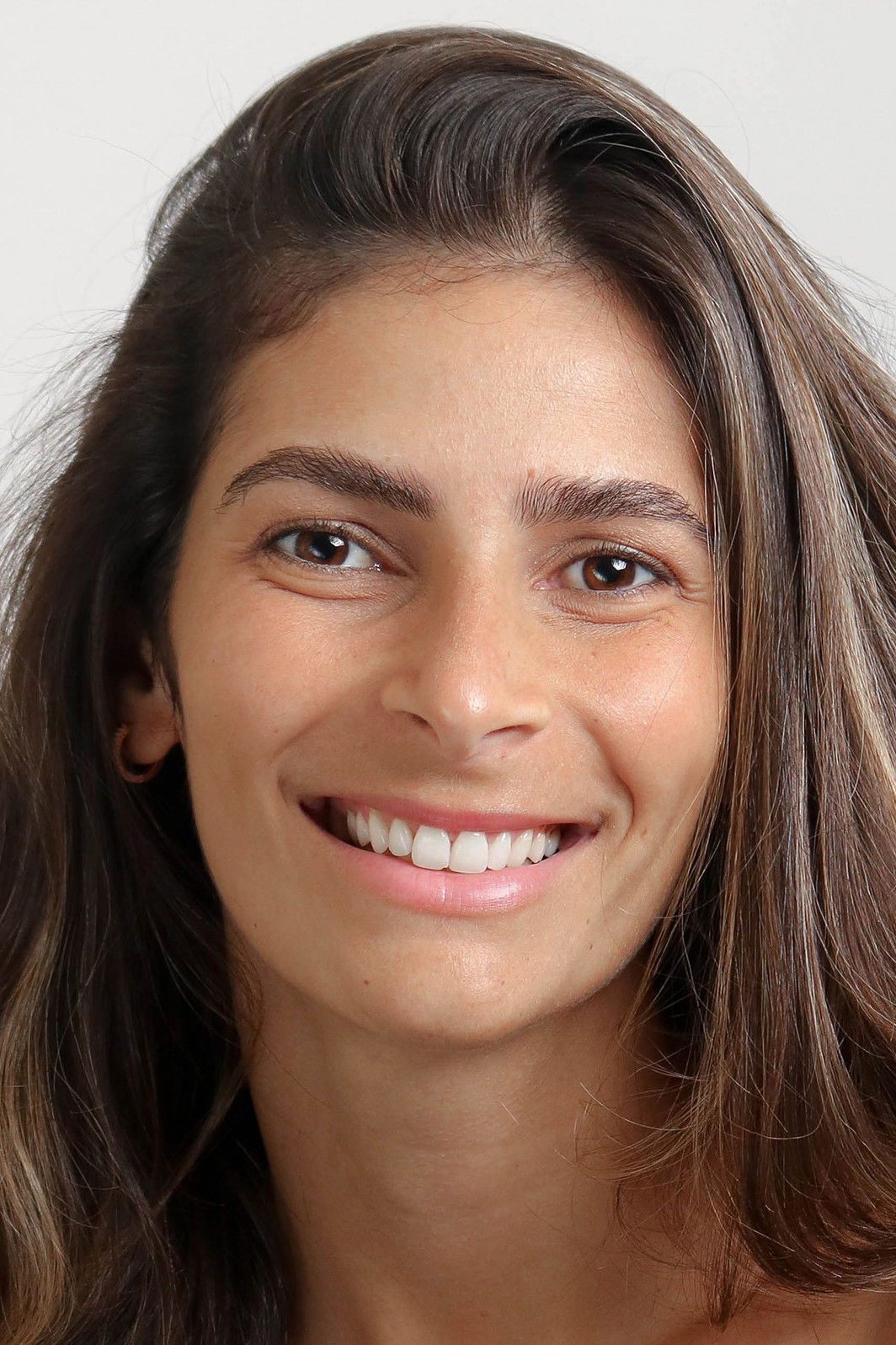 Yasmin Martins Mendes backdrop