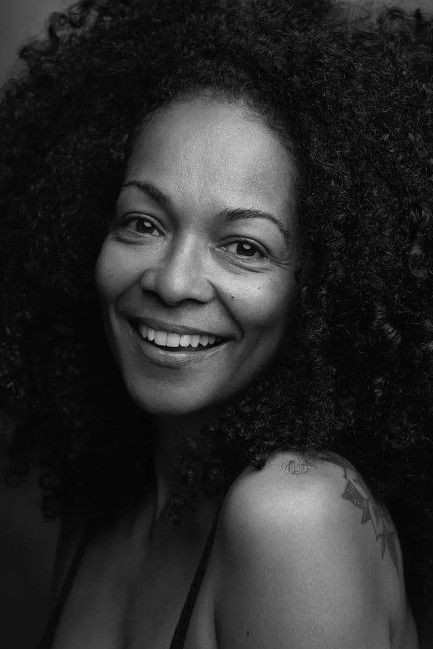 Luzia Avellar backdrop