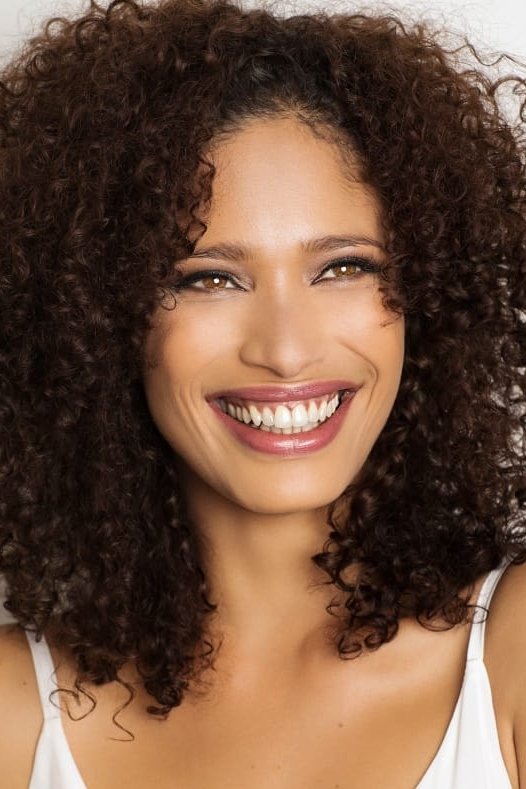 Rhavine Chrispim backdrop