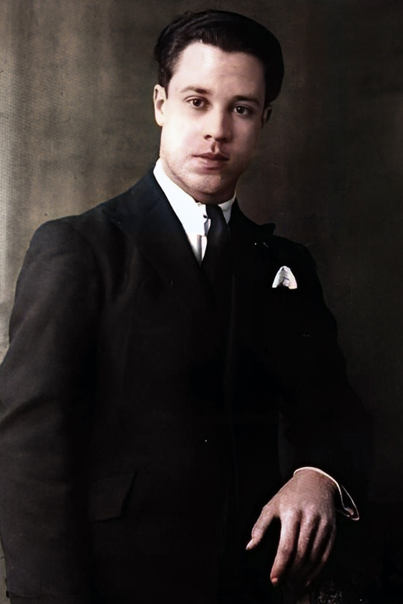 Tahar Hannache backdrop