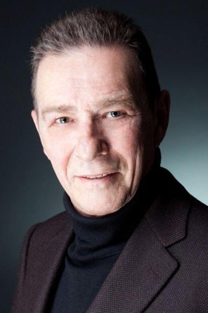 Héctor Colomé backdrop