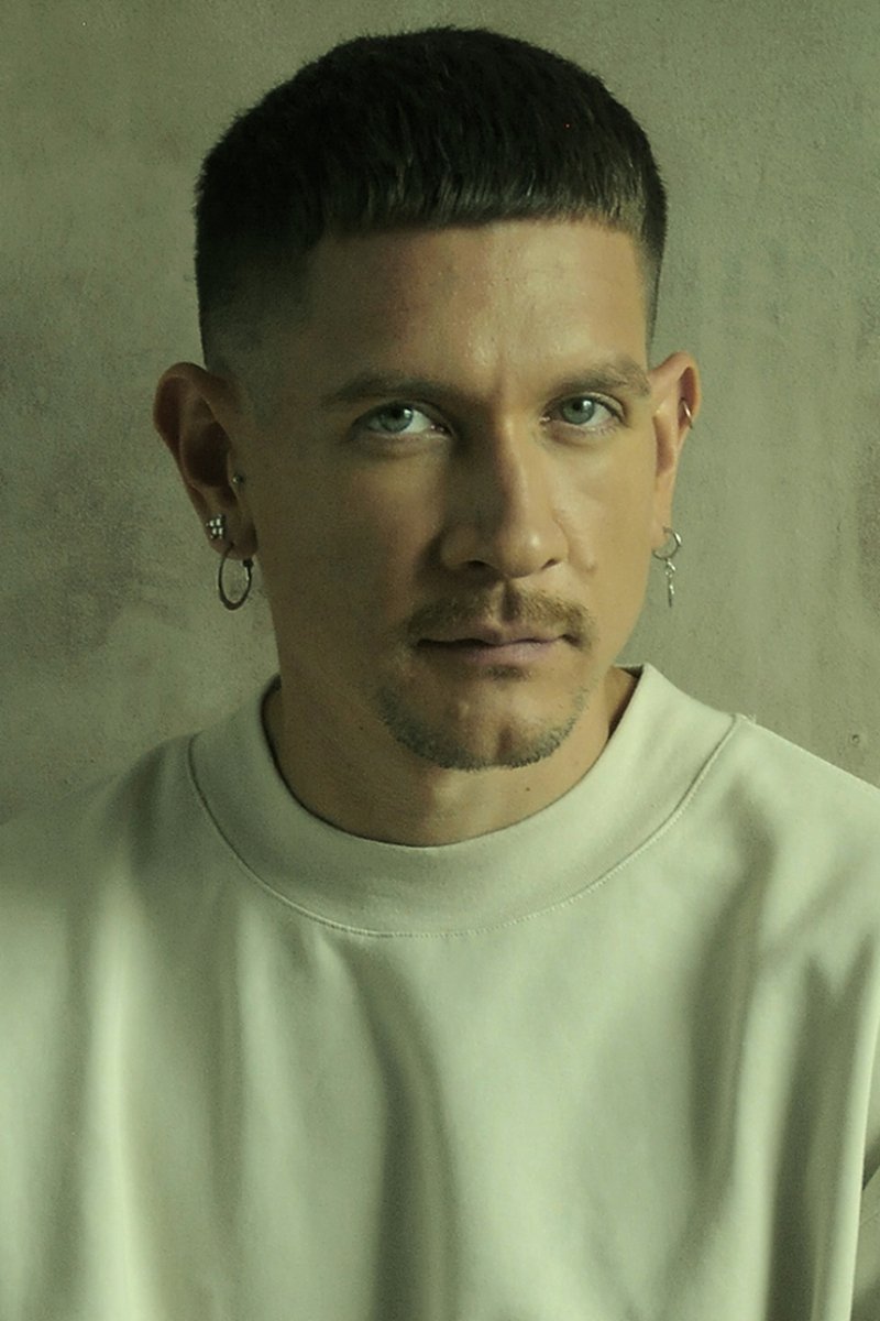 Andy Gorostiaga backdrop