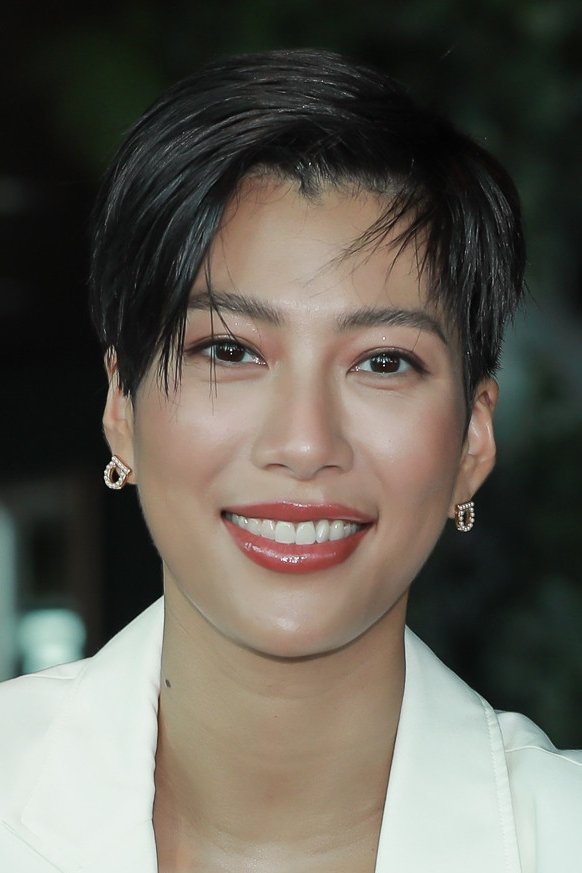 Molly Chiang backdrop