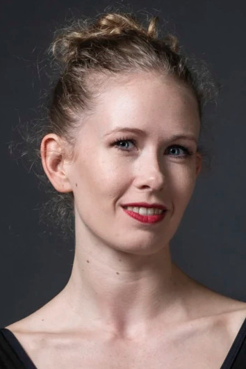 Caroline Osmont backdrop