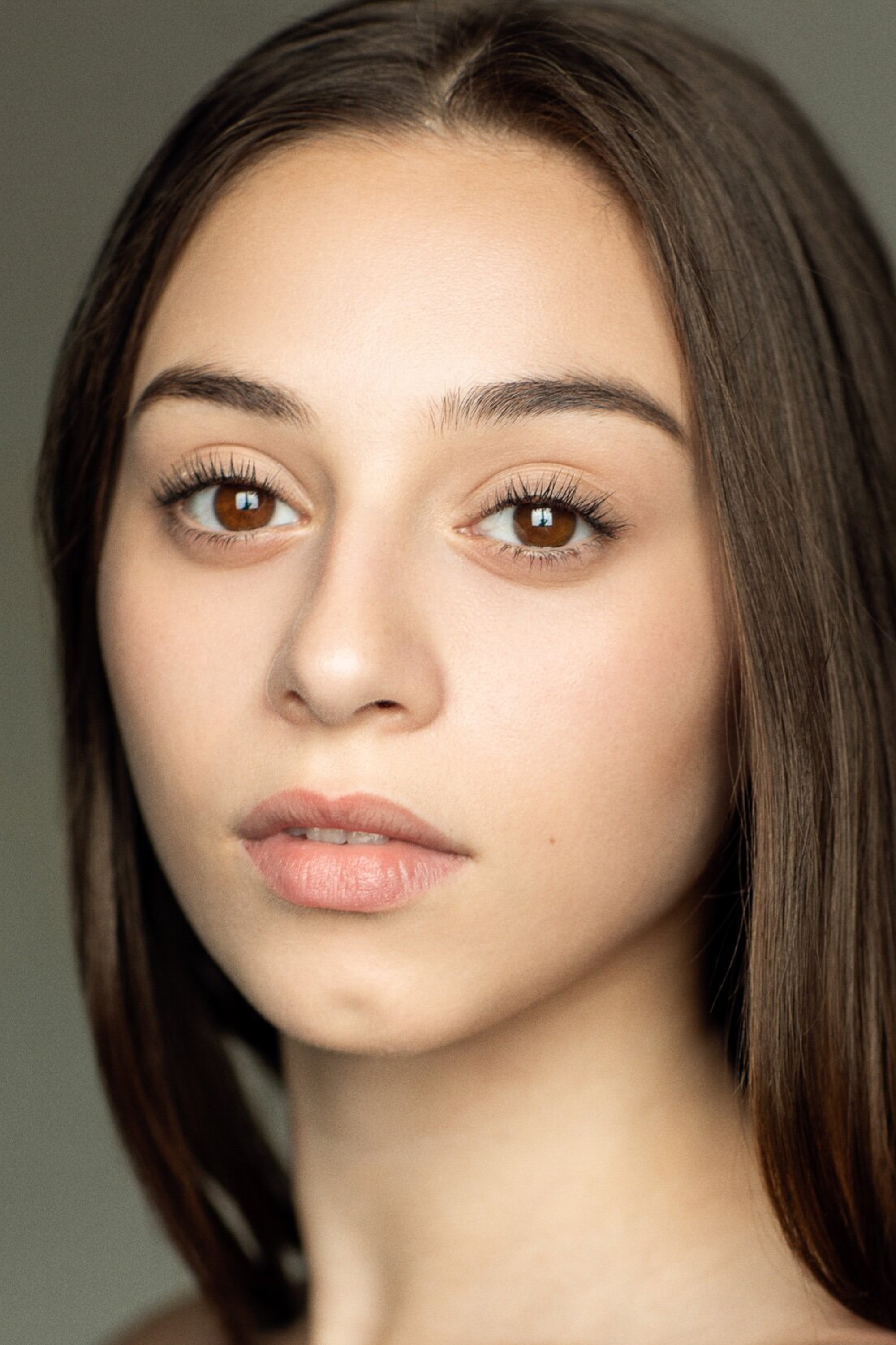 Aliye Honey backdrop