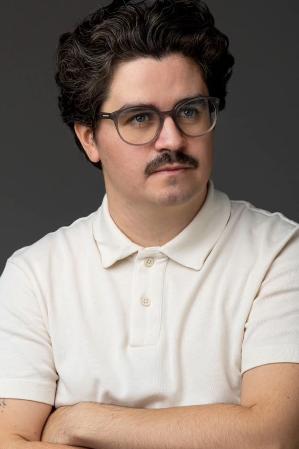 Santiago Arcos backdrop