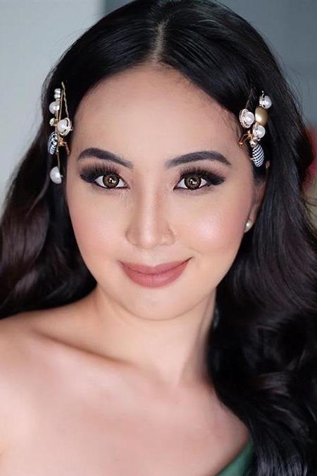 Janelle Tee backdrop