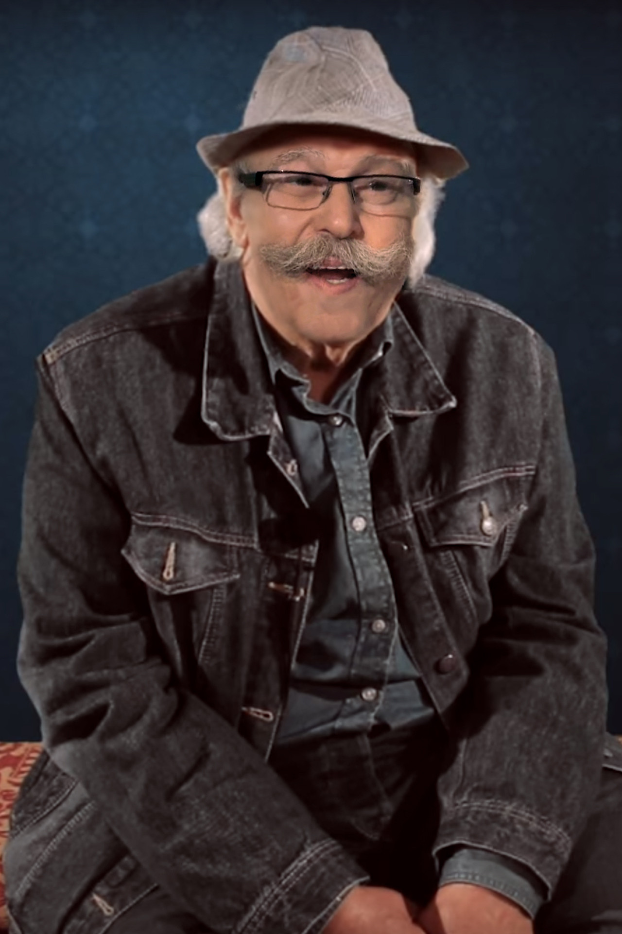 Namoun Madani backdrop