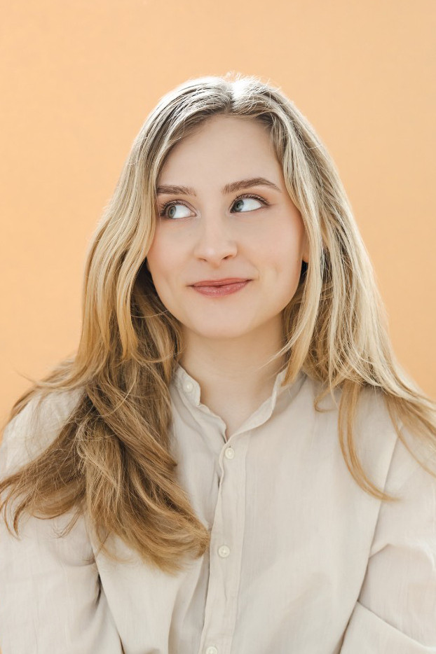 Luca Larsen backdrop