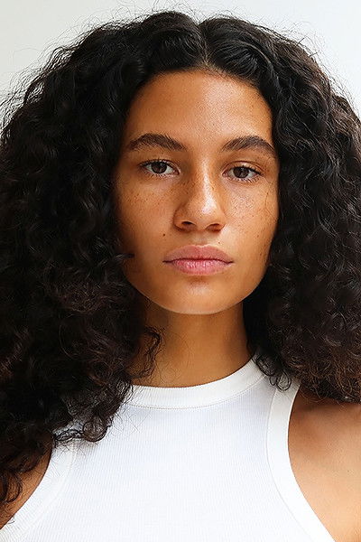 Ariane Aparecida backdrop