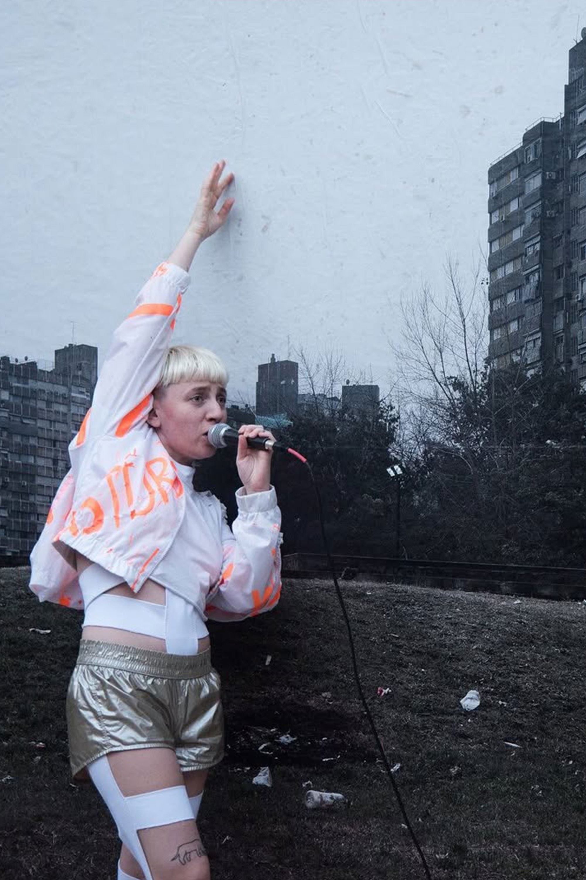 Douce Angoisse backdrop