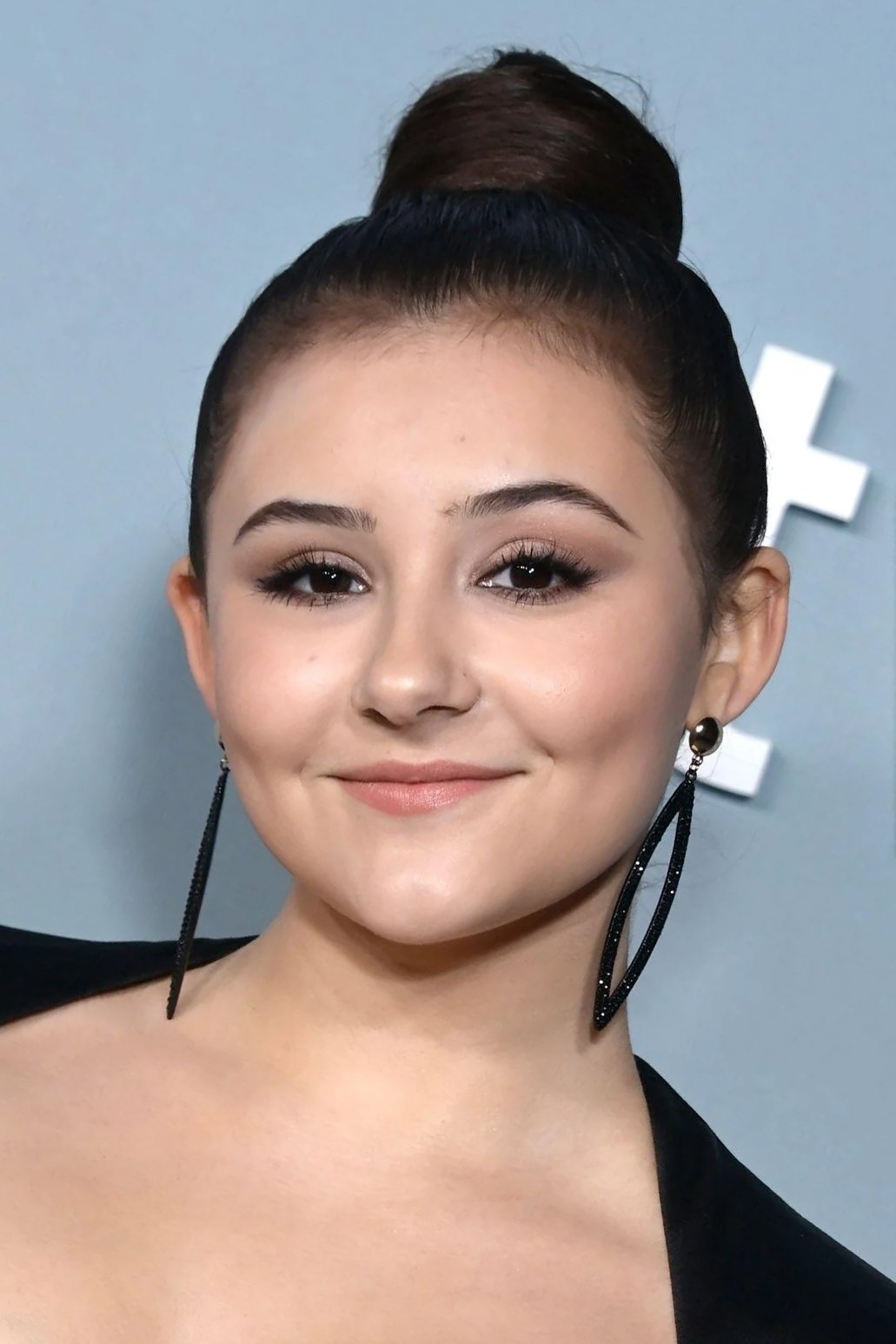 Eva Ariel Binder backdrop