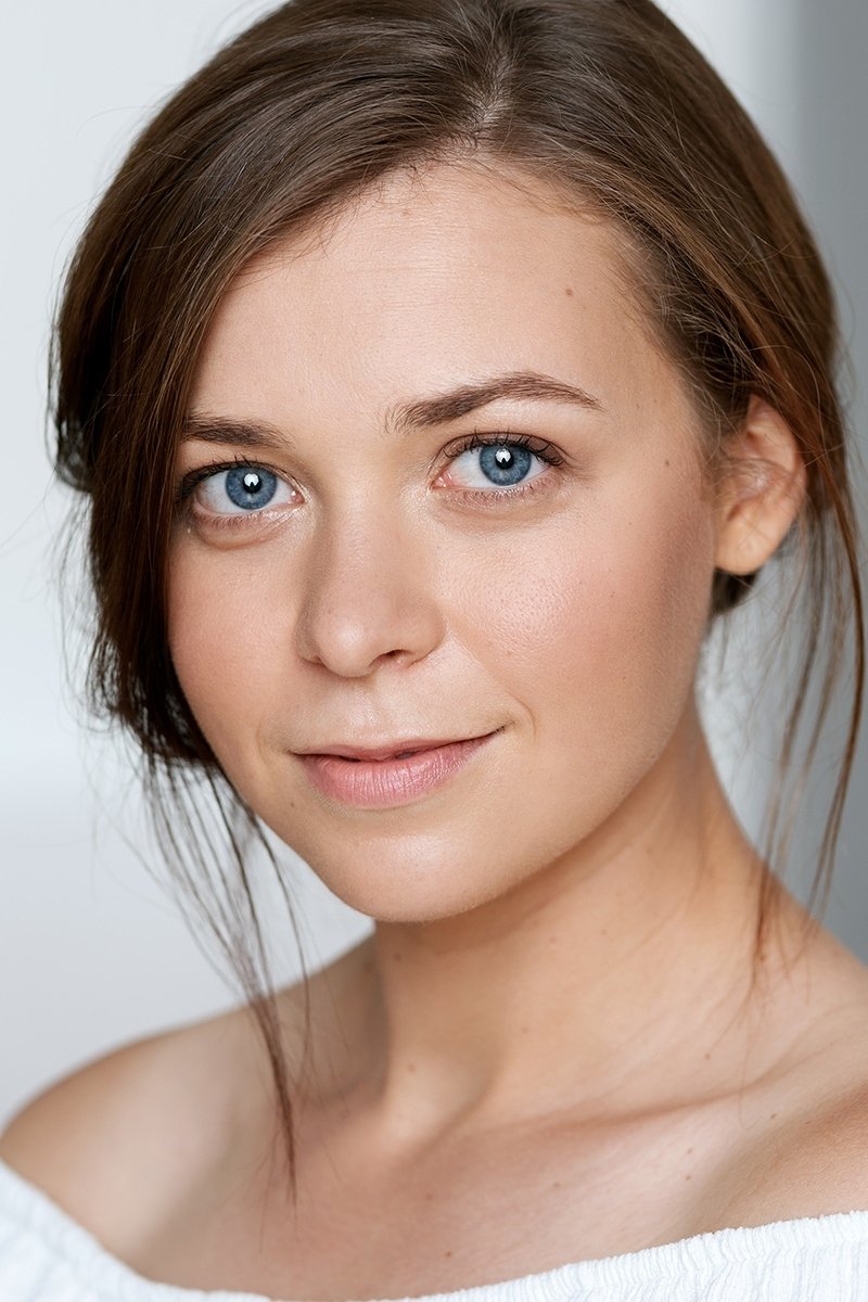 Liza Paturel backdrop