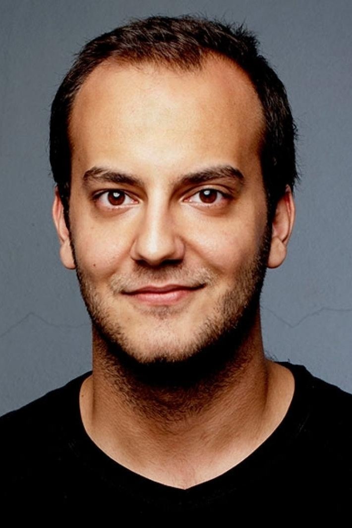 Efe Tunçer backdrop