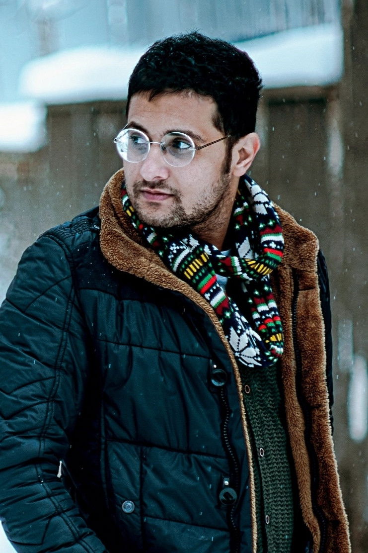 Saeed Gholipour backdrop