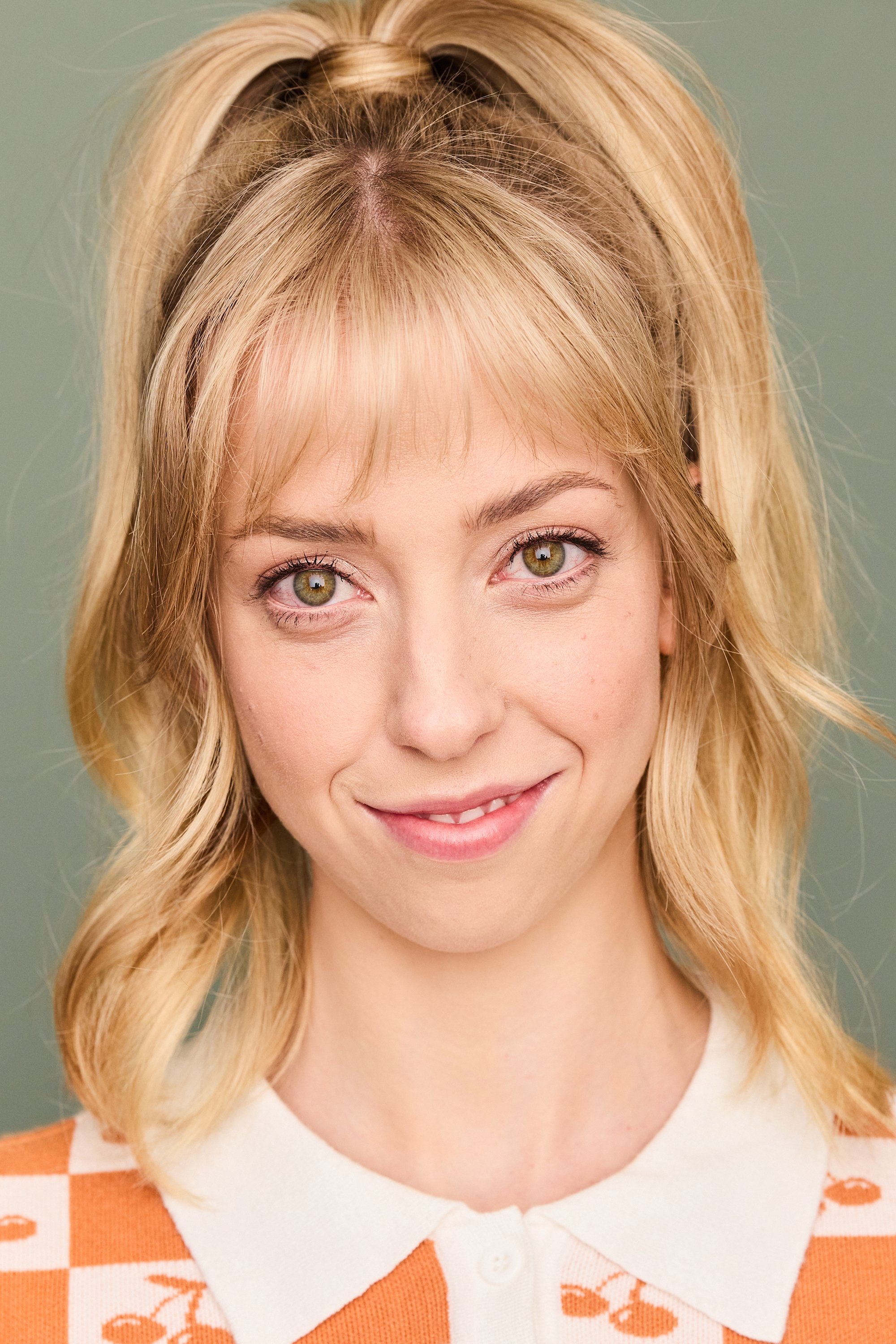 Emma Factor backdrop