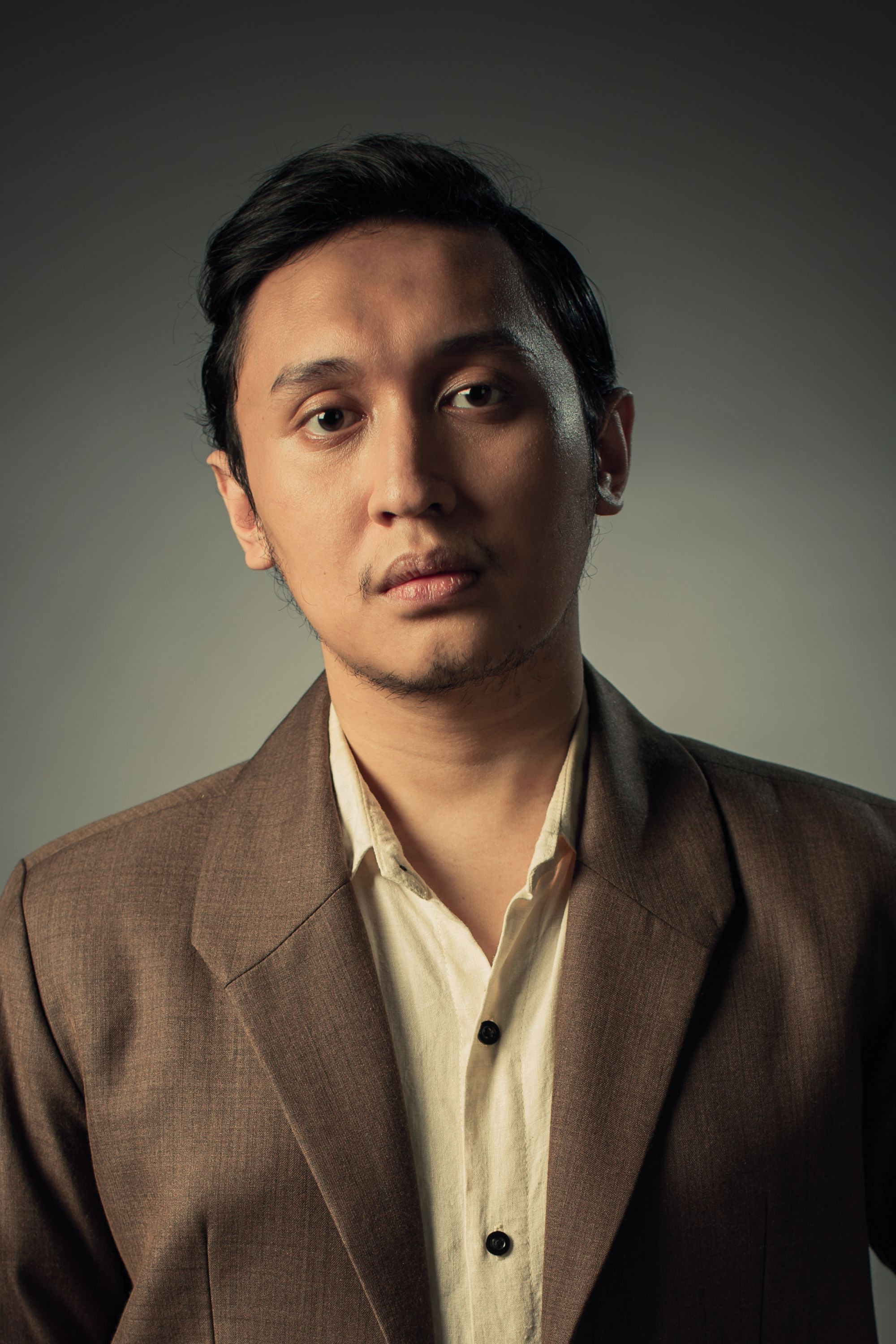 Bagust Rafiy backdrop